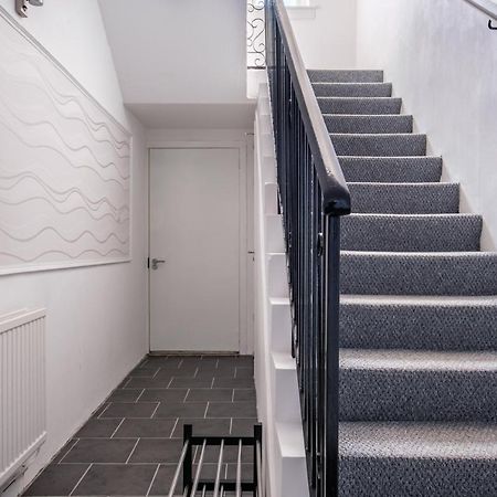 The Douglas - Spacious 2 Bed Apartment In Uddingston Eksteriør billede