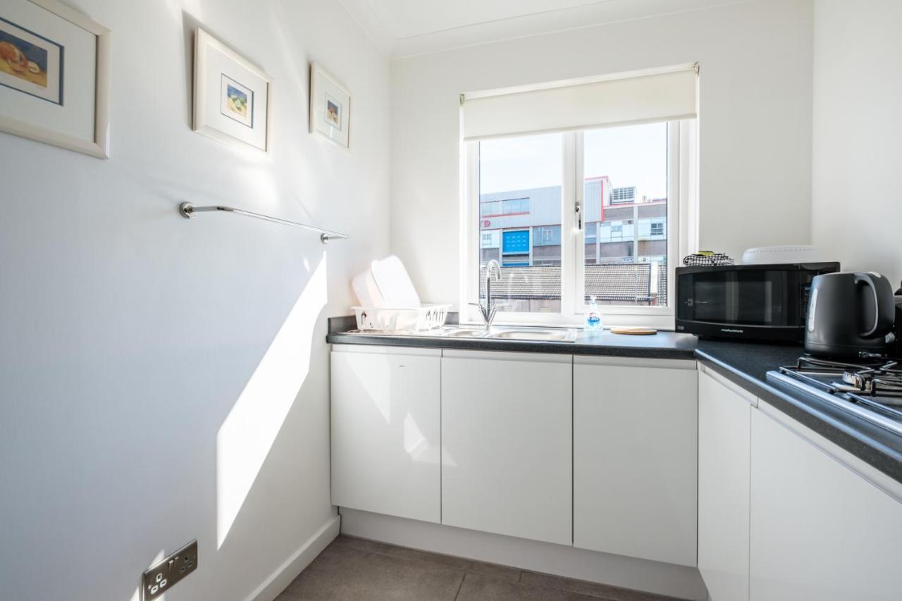 The Douglas - Spacious 2 Bed Apartment In Uddingston Eksteriør billede