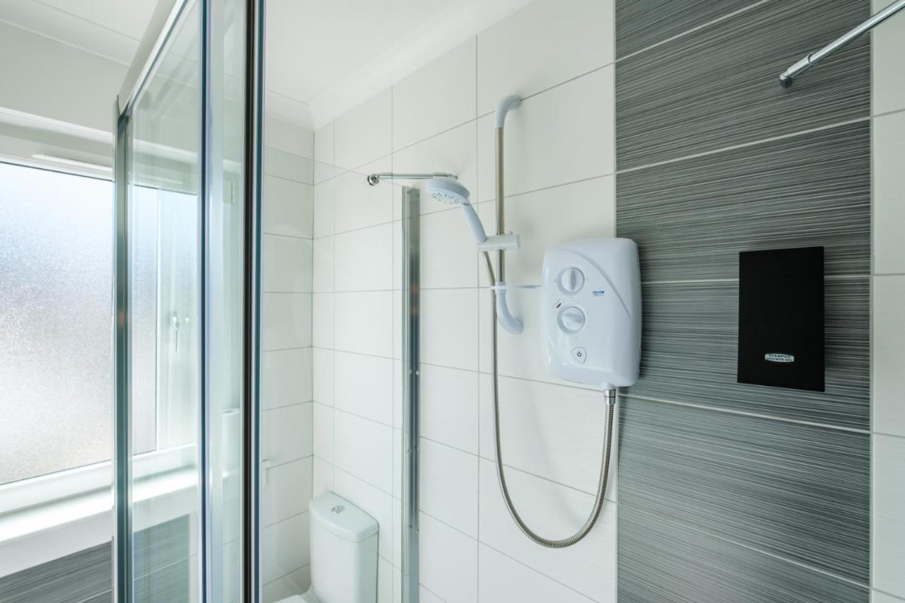 The Douglas - Spacious 2 Bed Apartment In Uddingston Eksteriør billede