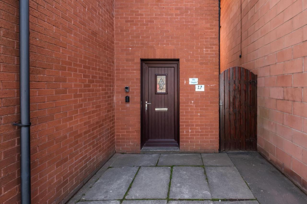 The Douglas - Spacious 2 Bed Apartment In Uddingston Eksteriør billede