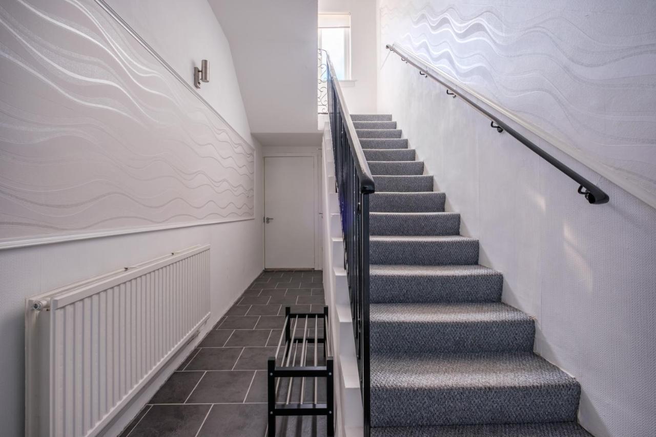 The Douglas - Spacious 2 Bed Apartment In Uddingston Eksteriør billede