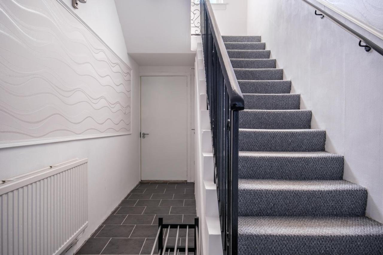 The Douglas - Spacious 2 Bed Apartment In Uddingston Eksteriør billede