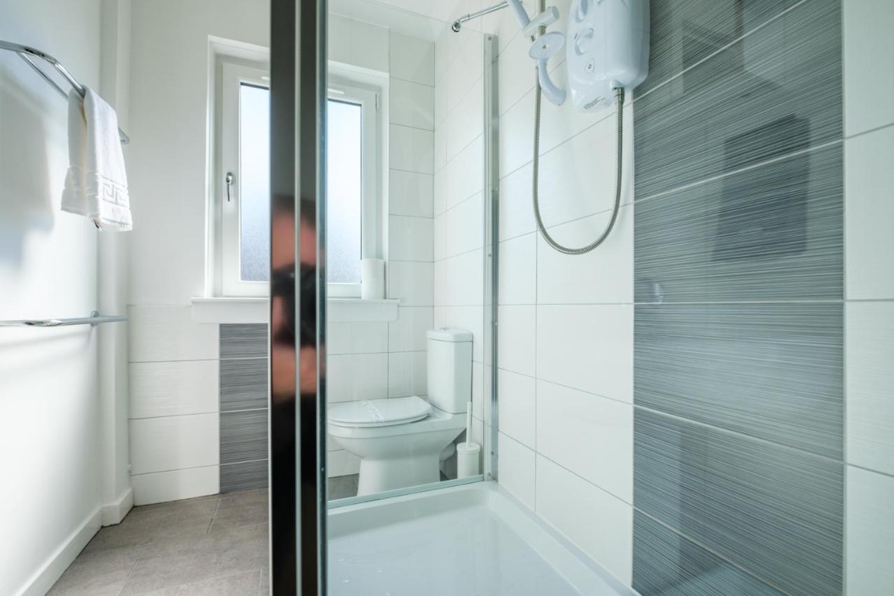 The Douglas - Spacious 2 Bed Apartment In Uddingston Eksteriør billede