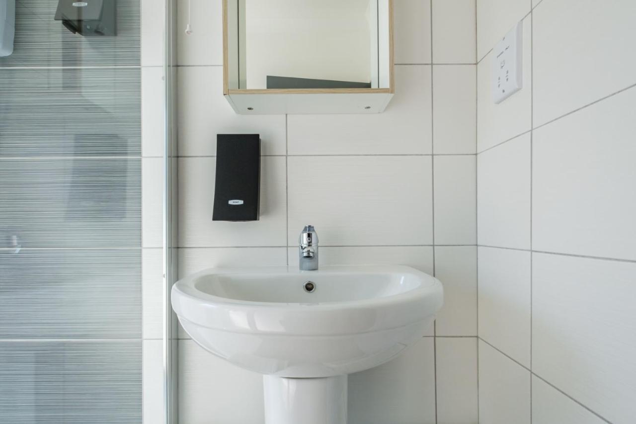 The Douglas - Spacious 2 Bed Apartment In Uddingston Eksteriør billede
