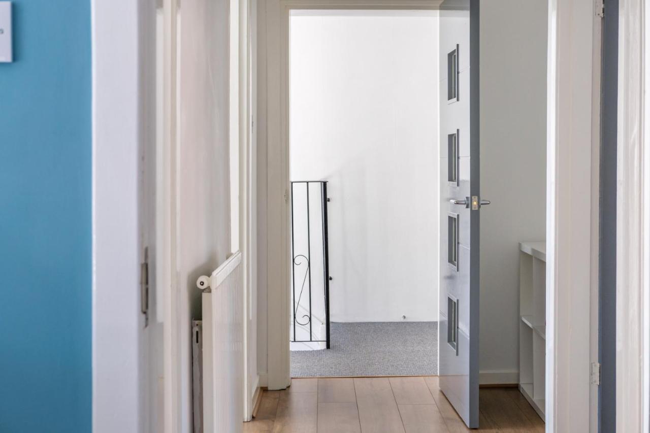The Douglas - Spacious 2 Bed Apartment In Uddingston Eksteriør billede