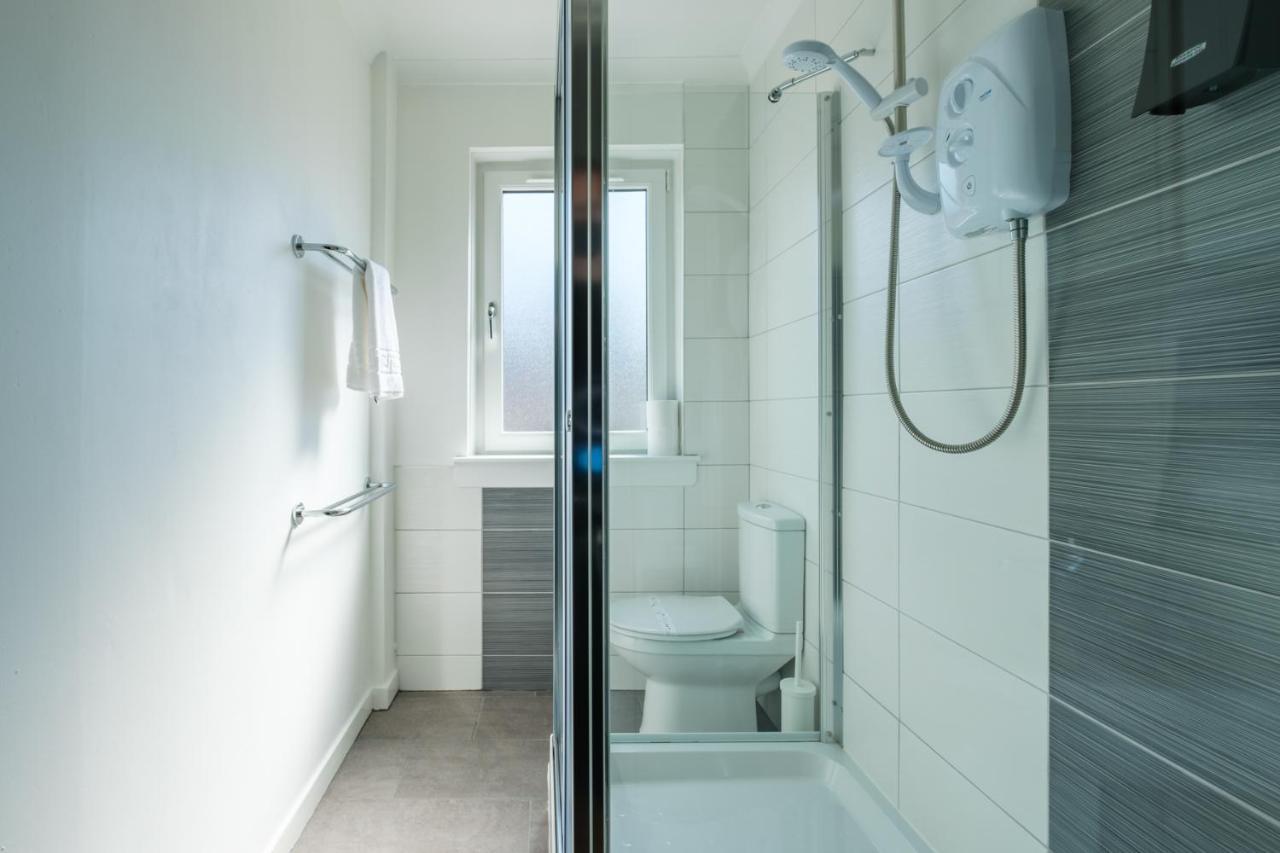 The Douglas - Spacious 2 Bed Apartment In Uddingston Eksteriør billede