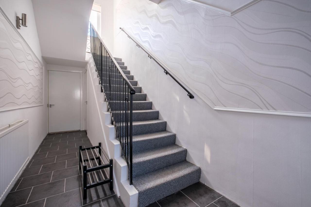 The Douglas - Spacious 2 Bed Apartment In Uddingston Eksteriør billede
