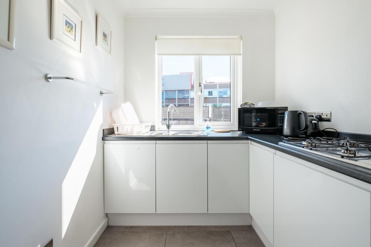 The Douglas - Spacious 2 Bed Apartment In Uddingston Eksteriør billede