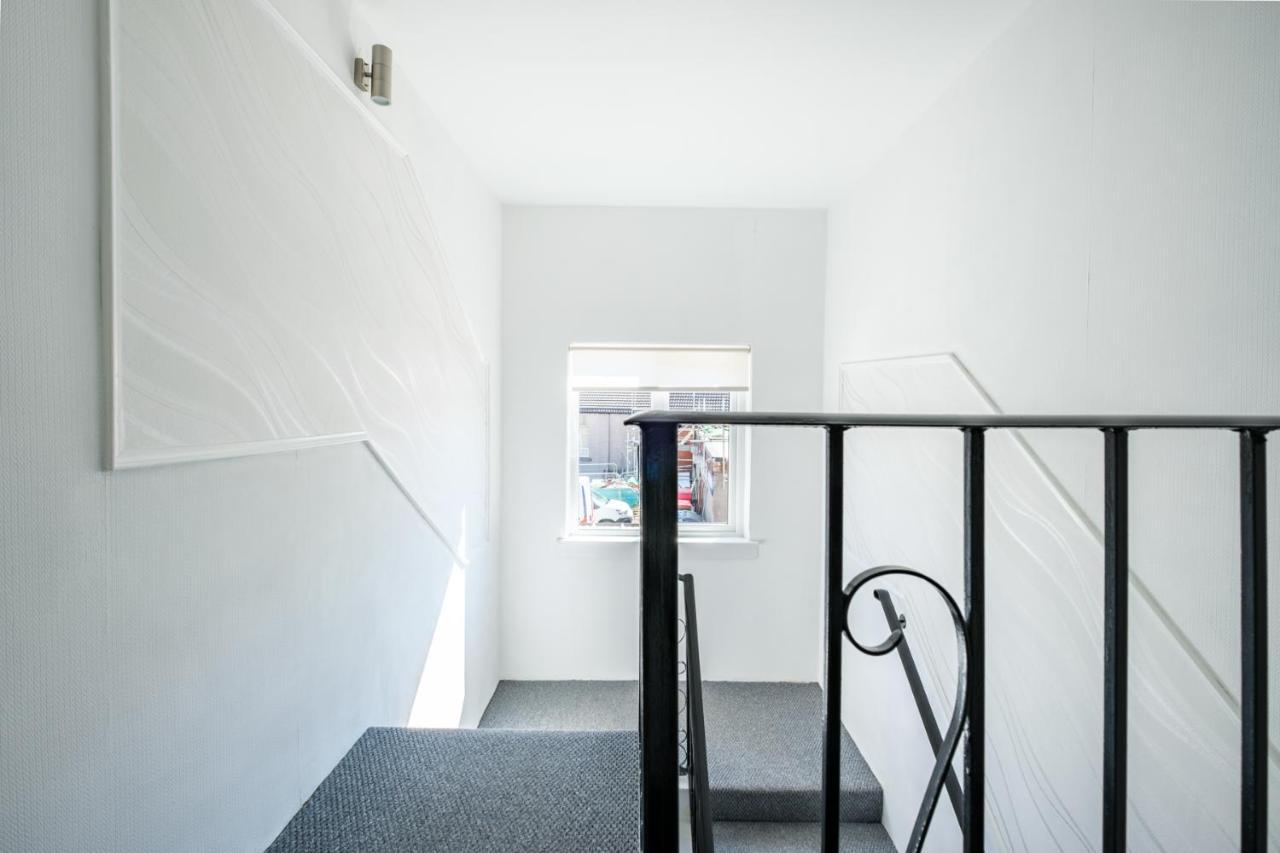 The Douglas - Spacious 2 Bed Apartment In Uddingston Eksteriør billede