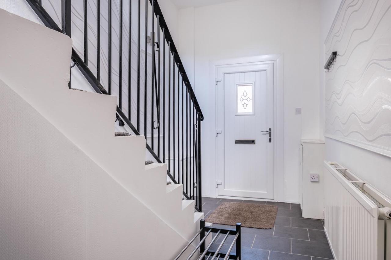 The Douglas - Spacious 2 Bed Apartment In Uddingston Eksteriør billede